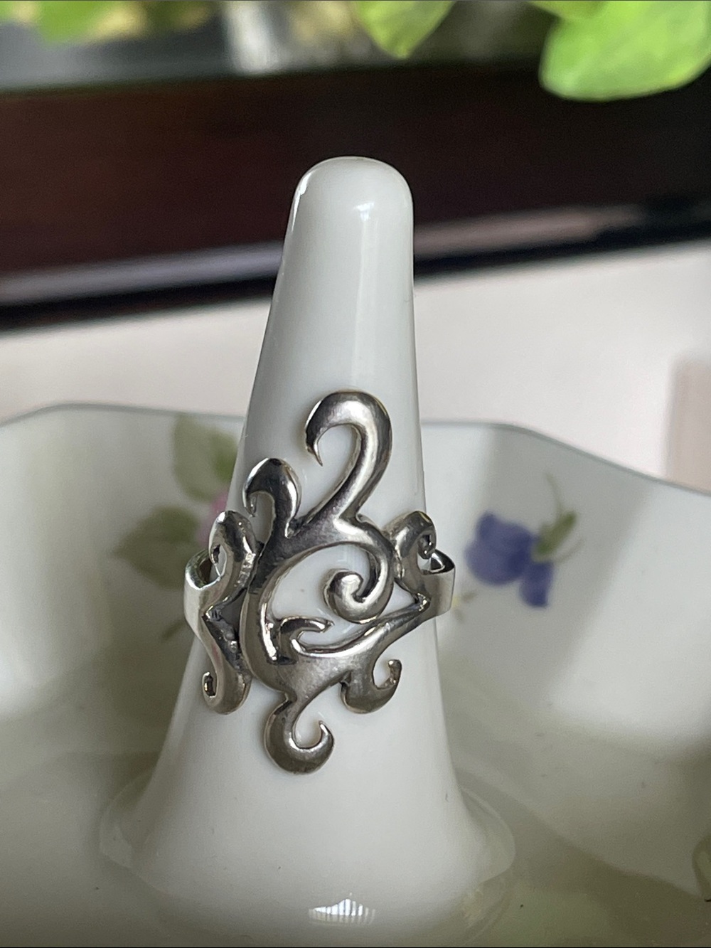 Silver Filigree Swirl Statement Ring - White